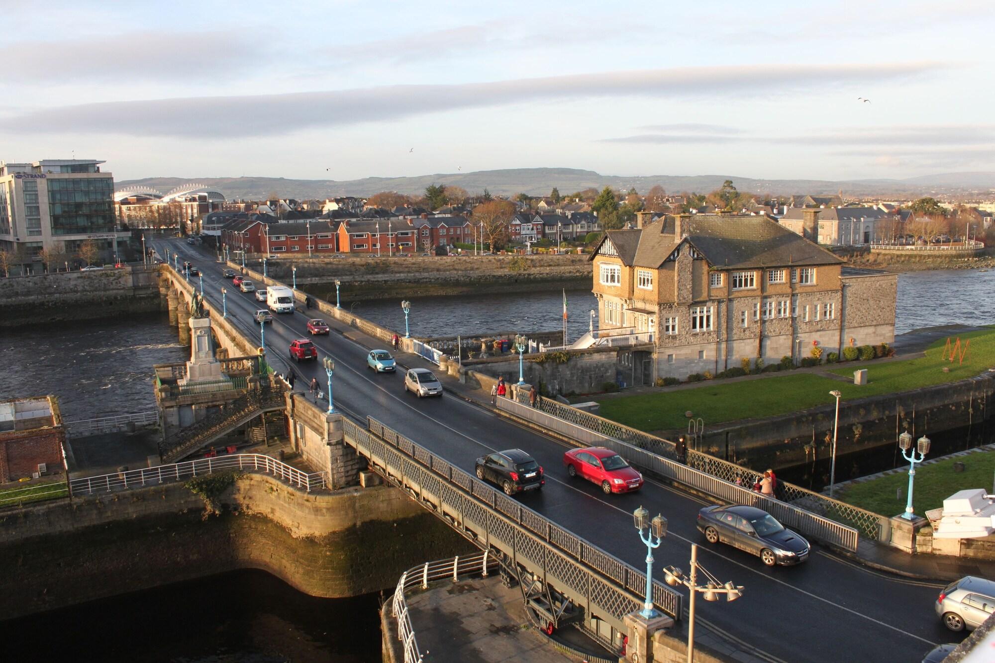 The Pier Hotel Limerick Junction Extérieur photo