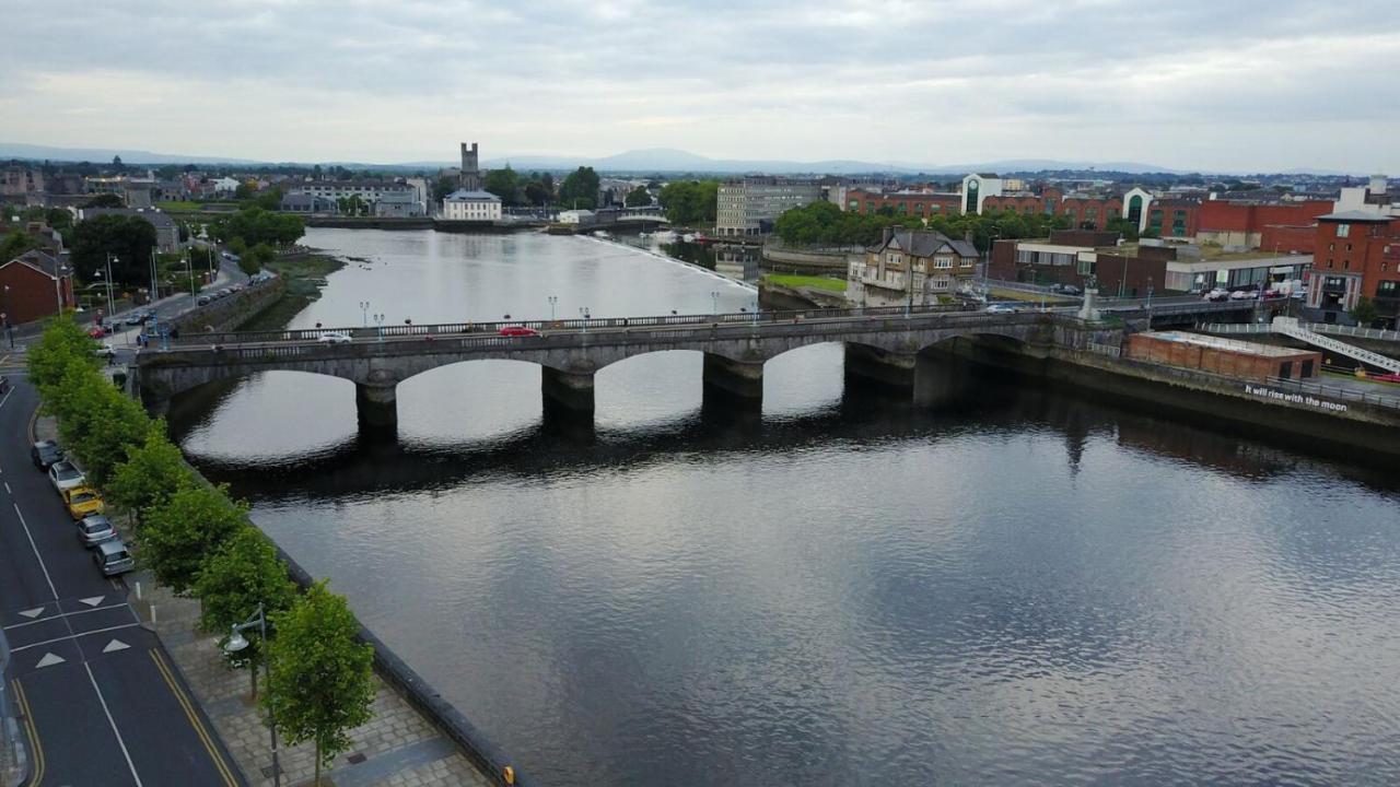 The Pier Hotel Limerick Junction Extérieur photo