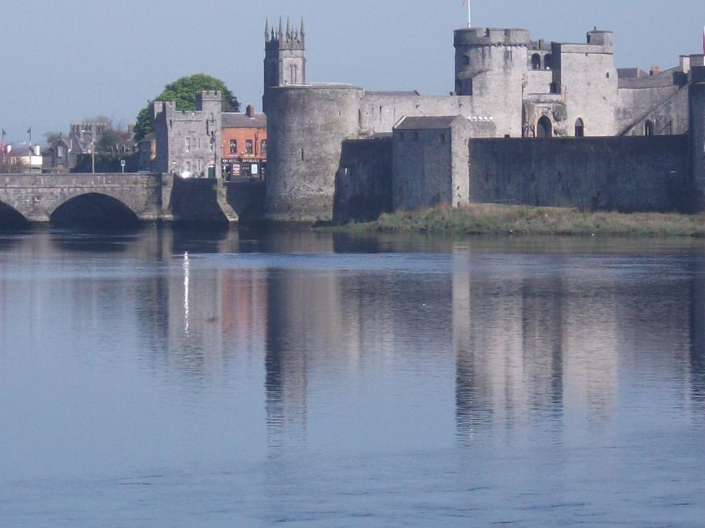 The Pier Hotel Limerick Junction Extérieur photo